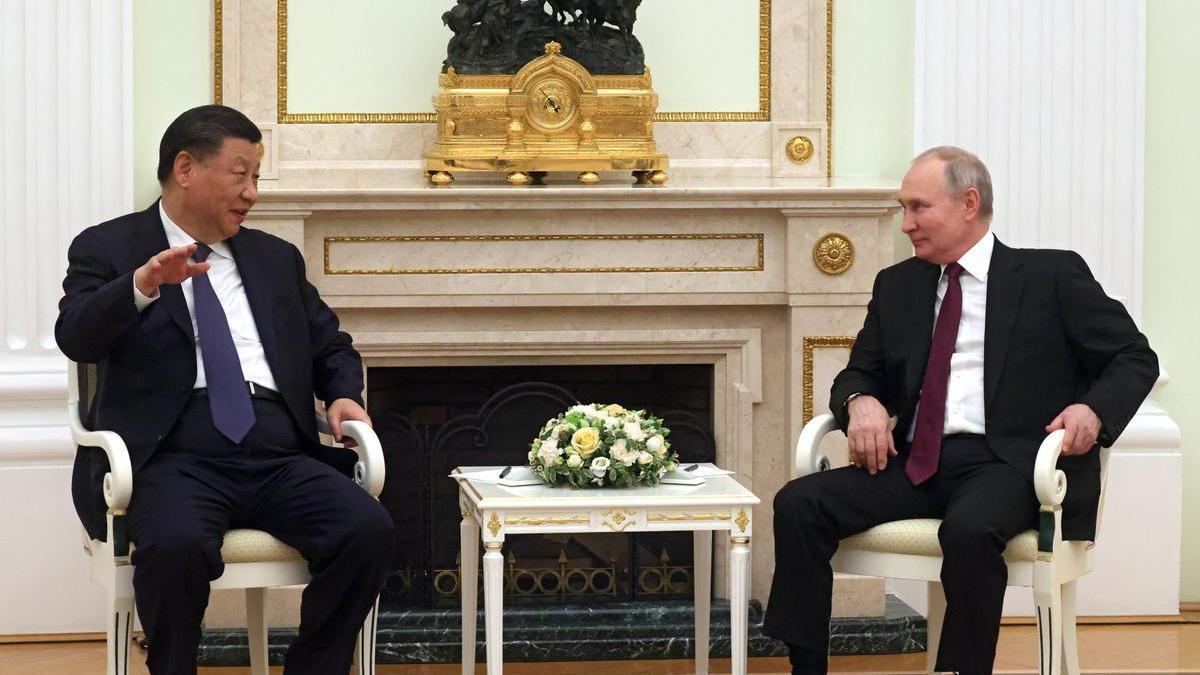 Xi Jinping y Putin se reúnen en Moscú.