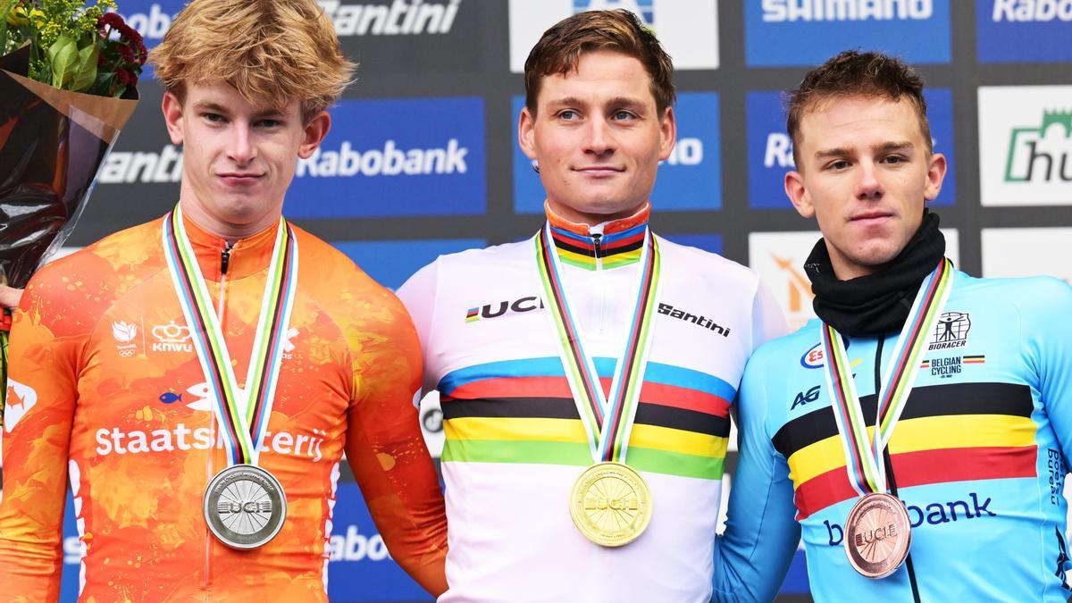 Del Grosso, plata, Mathieu van der Poel, oro, y Nys, bronce, podio final del Mundial.