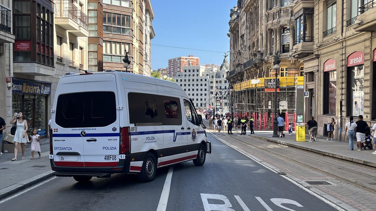 Detenidas 14 personas este domingo por delitos de desórdenes públicos en dos puntos de Abando, en Bilbao.