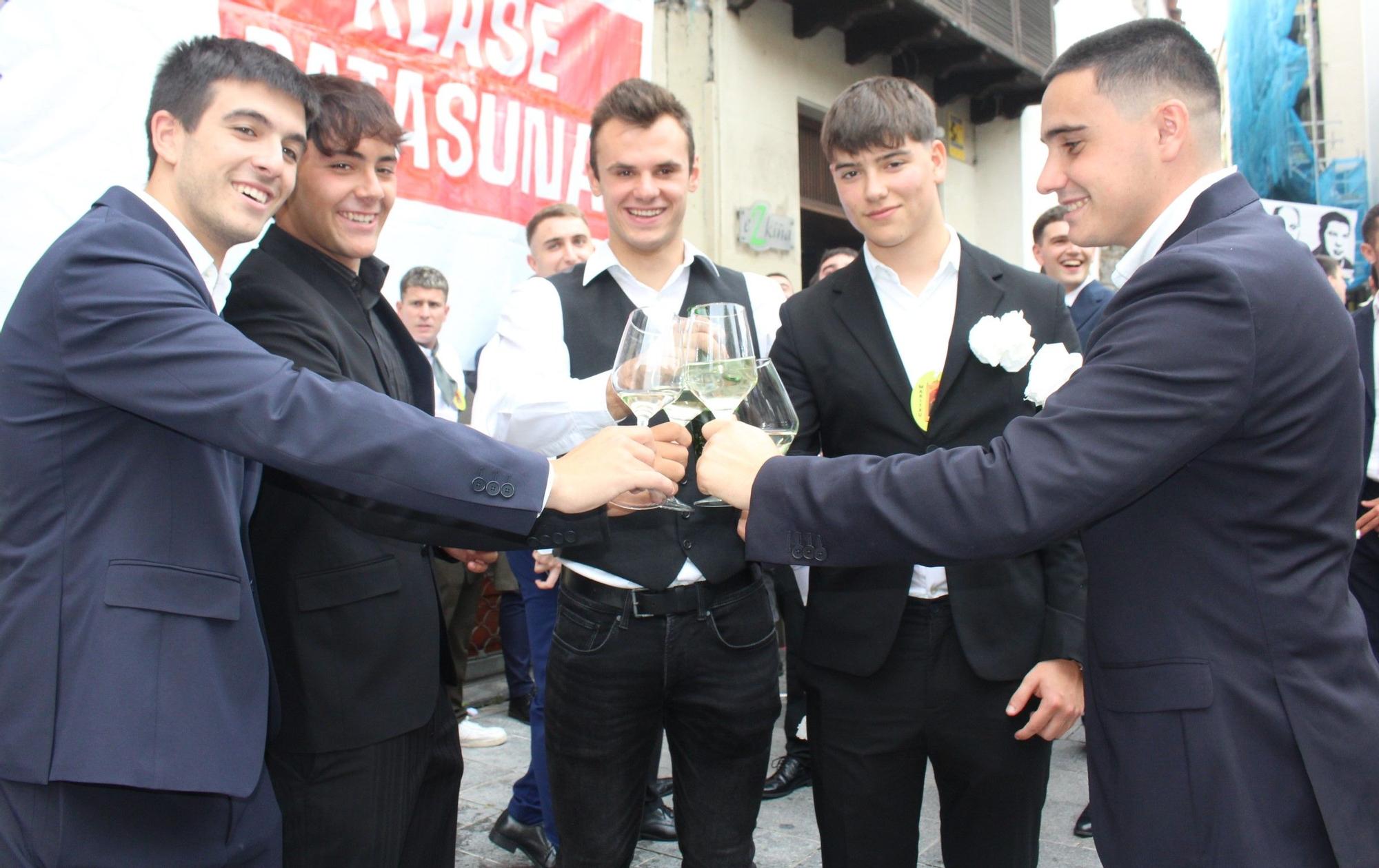 Los primeros poteos han ido abriendo camino a la trepidante jornada.