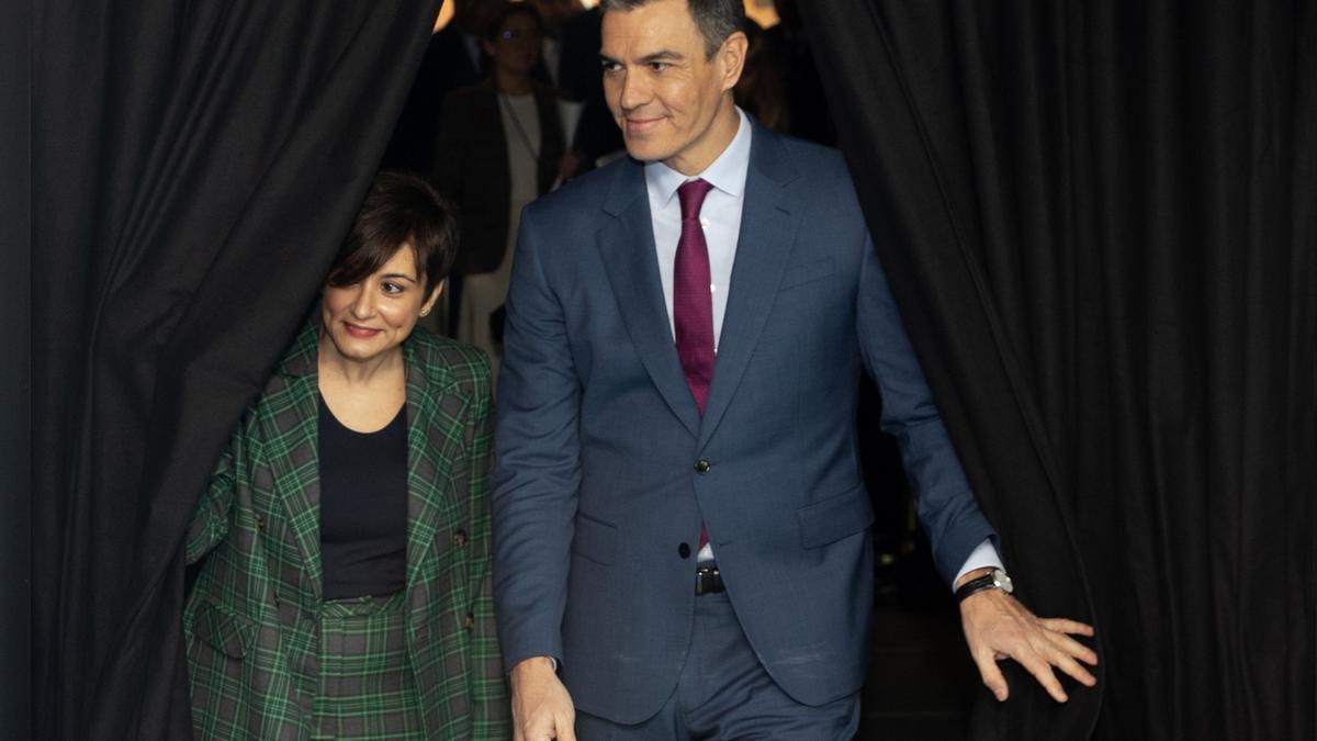 Pedro Sánchez e Isabel Rodríguez, en la Casa de la Arquitectura.