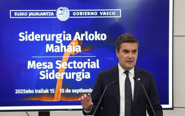 El consejero de Industria, Transición Energética y Sostenibilidad, Mikel Jauregi, durante la reunión con el sector siderúrgico vasco.
