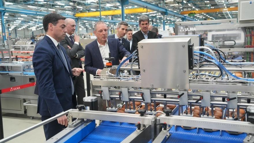 El lehendakari, Imanol Pradales, visita ULMA Packaging.