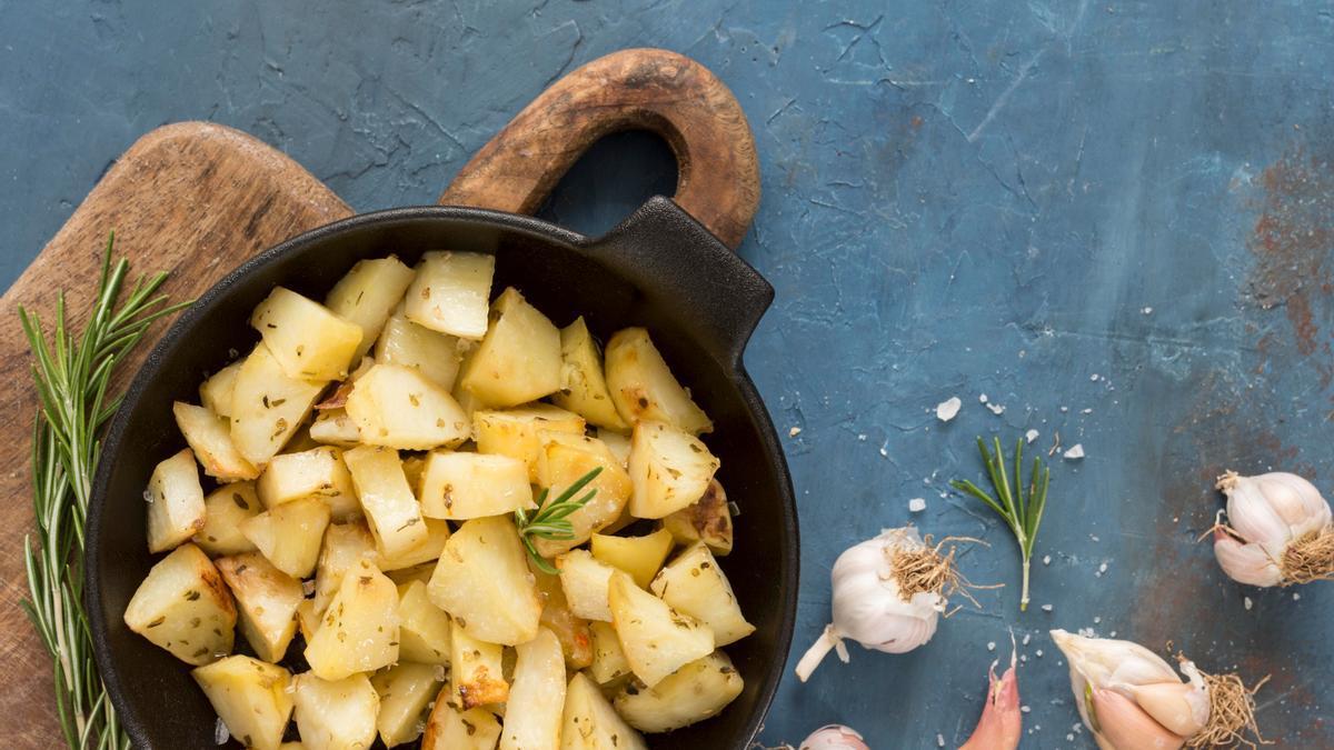 Patatas al horno en una imagen de archivo