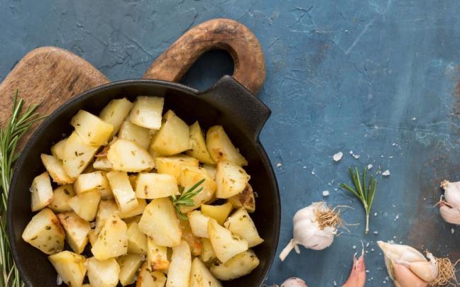 Patatas al horno en una imagen de archivo