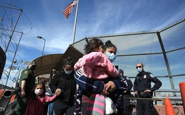 Grupos de migrantes centroamericanos son deportados desde Estados Unidos a México Grupos de migrantes centroamericanos son deportados desde Estados Unidos a México