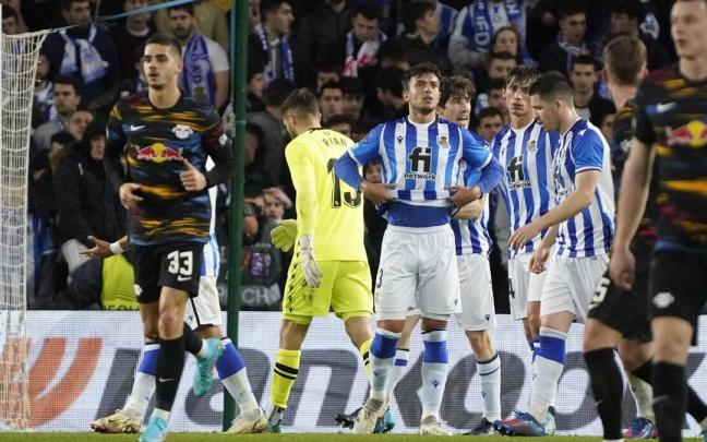 André Silva, tras uno de los goles que marcó el Leipzig en Anoeta en la eliminatoria de la Europa League. RUBEN PLAZA André Silva, tras uno de los goles que marcó el Leipzig en Anoeta en la eliminatoria de la Europa League. RUBEN PLAZA
