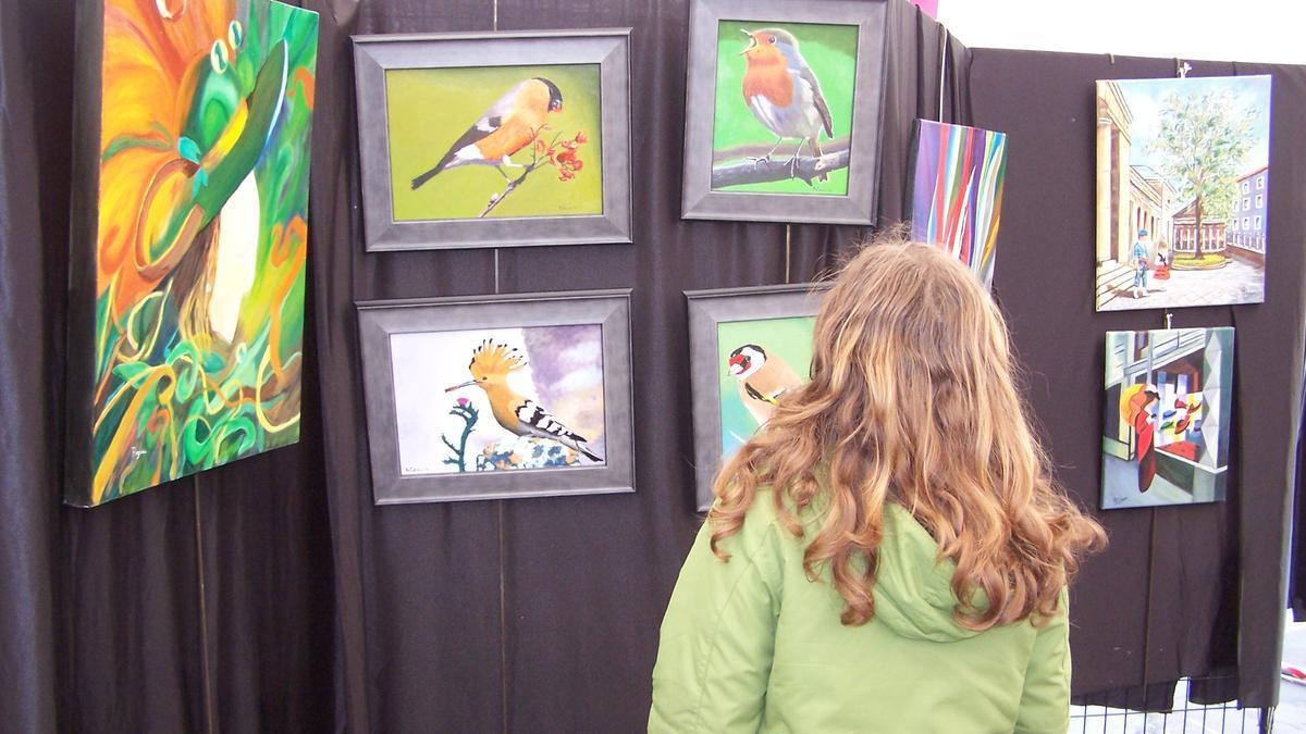 Exposición de algunas de las creaciones realizadas en los cursos artísticos y de ocio de Ugao