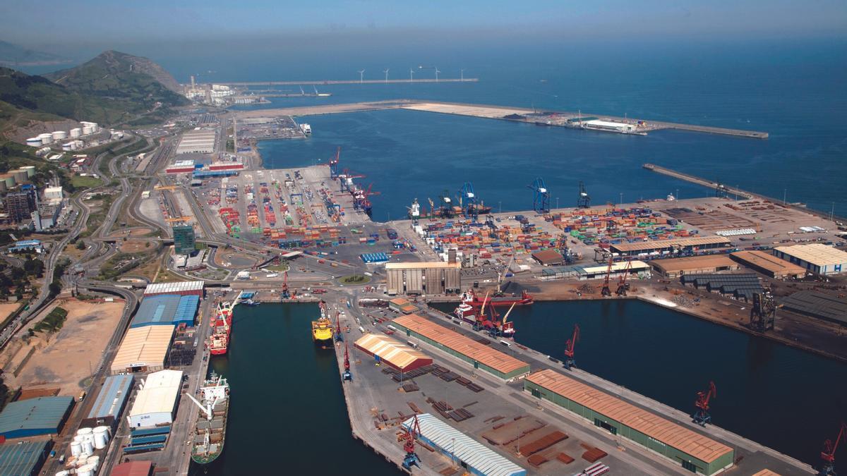 Imagen del Puerto de Bilbao, la principal arteria exportadora de las empresas vascas.