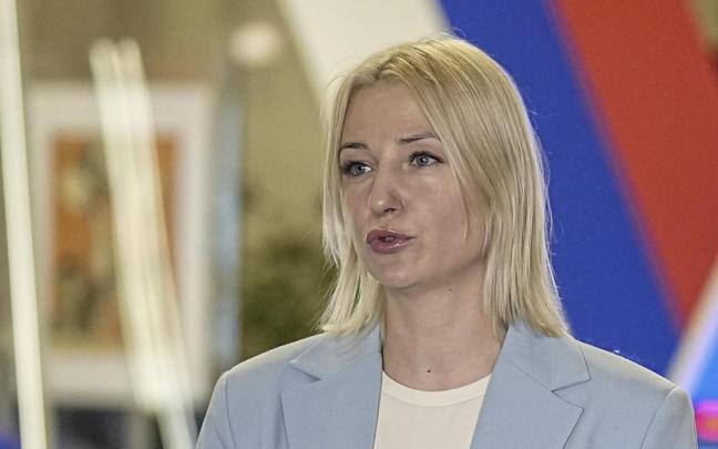 La periodista Yekaterina Duntsova, que busca presentarse a las elecciones presidenciales rusas de marzo de 2024.