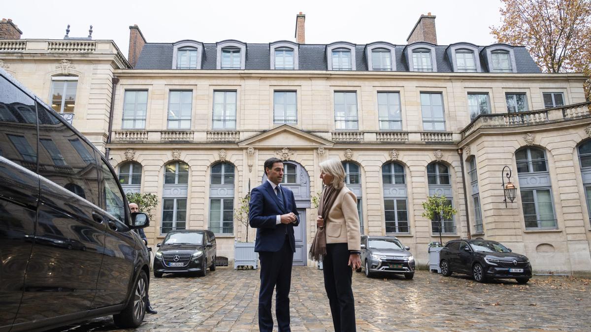 El lehendakari, Imanol Pradales, con la ministra francesa de Pesca, en París
