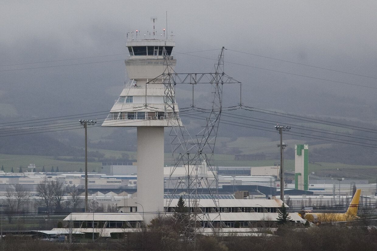 Panorámica de la torre de control de Foronda.