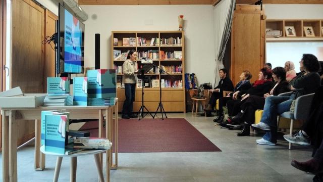 Berdintasun zinegotzia bigarren bilduma aurkezten.