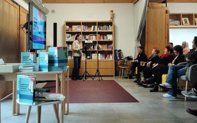 Berdintasun zinegotzia bigarren bilduma aurkezten.