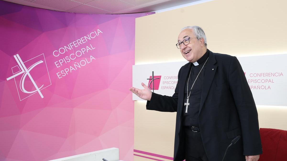 El secretario general de la CEE, Francisco César García Magán en una rueda de prensa.