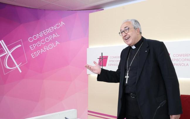 El secretario general de la CEE, Francisco César García Magán en una rueda de prensa.