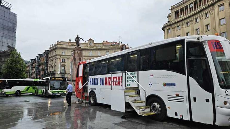 Osakidetza hace un llamamiento a donar sangre ante la bajada de los niveles en las reservas por las fiestas de Navidad y el adelanto de la gripe.