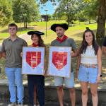 La txupinera y el pregonero de Galdakao han recibido este martes sus respectivas txapelas y pañuelos festivos