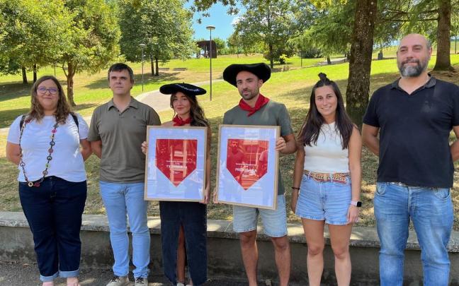 La txupinera y el pregonero de Galdakao han recibido este martes sus respectivas txapelas y pañuelos festivos
