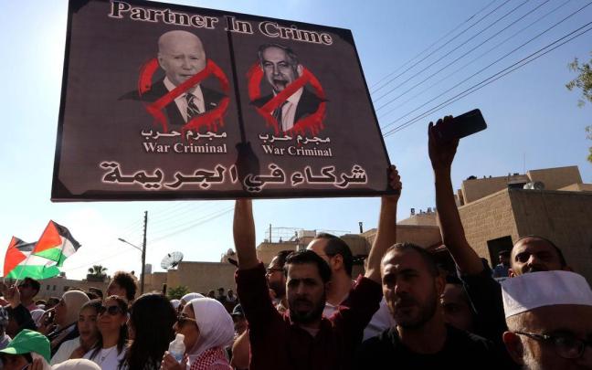 Los manifestantes en Amán cargaron contra Joe Biden y Benjamin Netanyahu. Los manifestantes en Amán cargaron contra Joe Biden y Benjamin Netanyahu.
