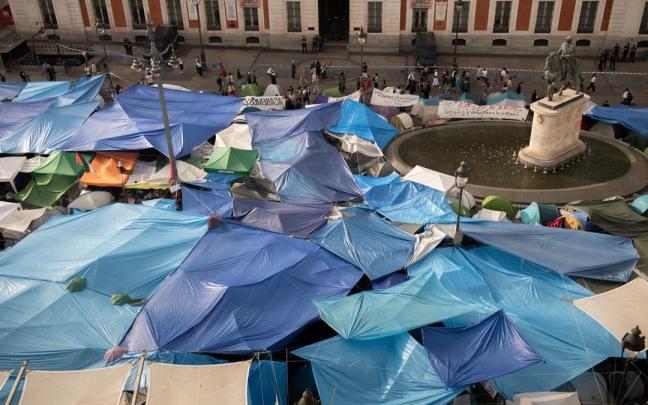 En imágenes: La acampada de Sol cumple su cuarta noche decidida a continuar presionando