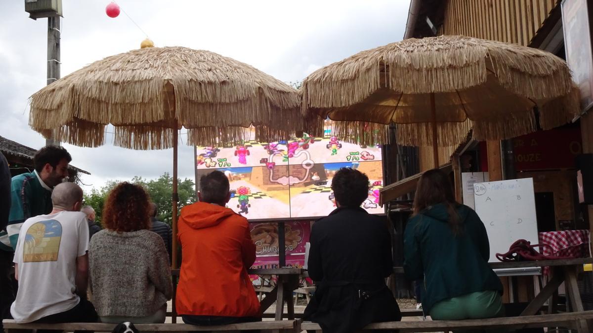 Una competición popular de Supermario Karts en la zona de ocio de Ílot Tison.