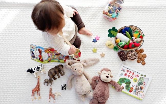 "Estos químicos son particularmente perjudiciales para los niños porque podrían interferir con sus hormonas, su desarrollo cognitivo o impactar su salud en general", ha declarado la Comisión Europea "Estos químicos son particularmente perjudiciales para los niños porque podrían interferir con sus hormonas, su desarrollo cognitivo o impactar su salud en general", ha declarado la Comisión Europea