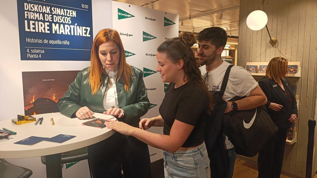 Firma de discos de Leire Martínez en Bilbao
