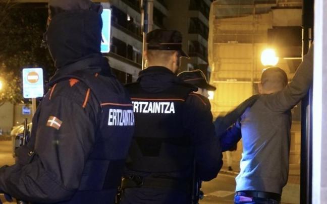 Operativo de la Ertzaintza de noche Operativo de la Ertzaintza de noche