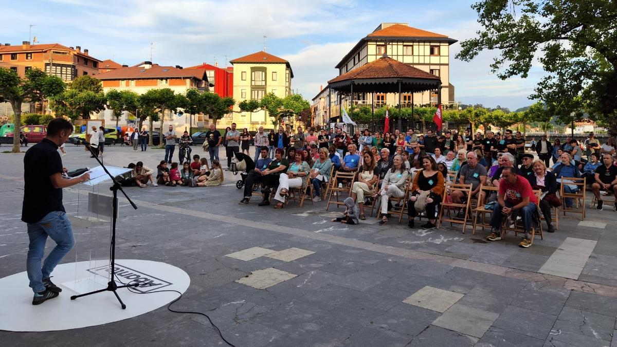 El candidato de EH Bildu en Plentzia, Aitor Garagarza, el último día de campaña