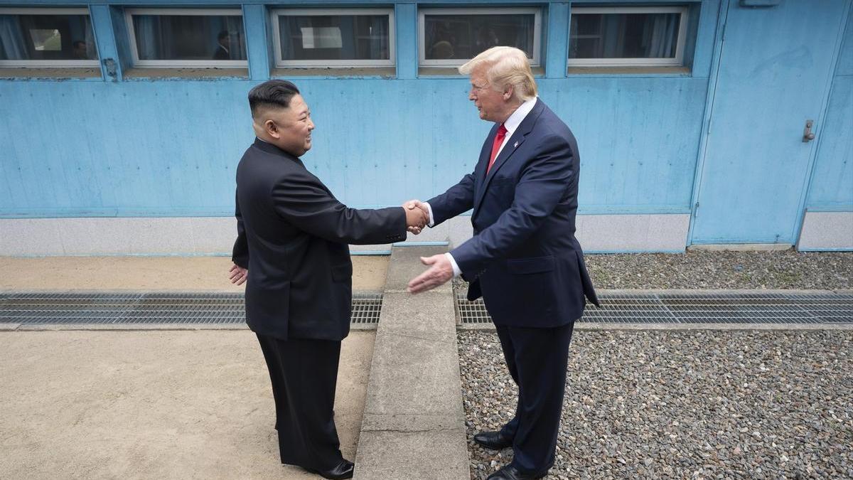 El líder de Corea del Norte, Kim Jong-un, y el presidente de Estados Unidos, Donald Trump, durante un encuentro en 2019.