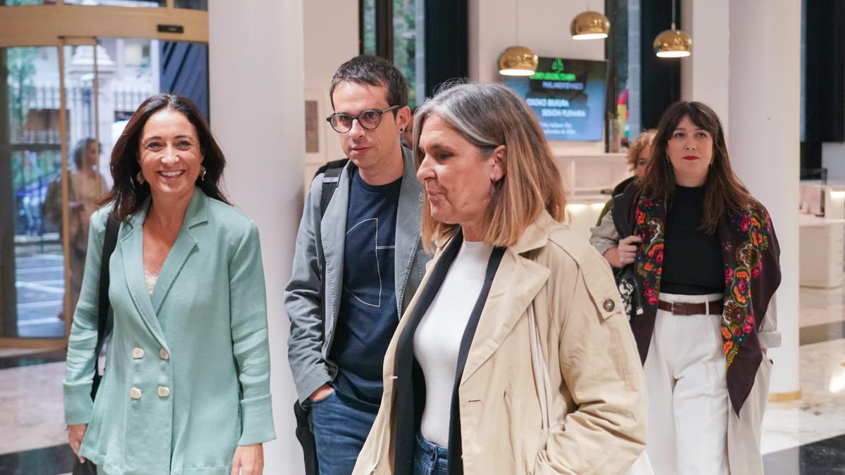 Los portavoces de EH Bildu en el Parlamento Vasco, Pello Otxandiano y Nerea Kortajarena