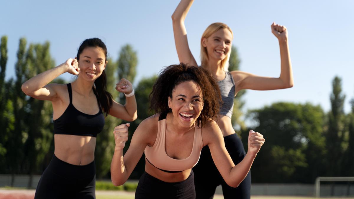 Mujeres practicando deporte.