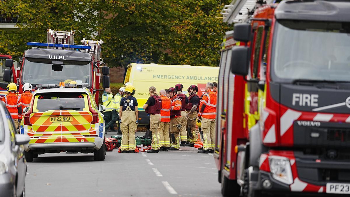 Los servicios de emergencia en el lugar del ataque, ocurrido en la localidad de Crumpsall.