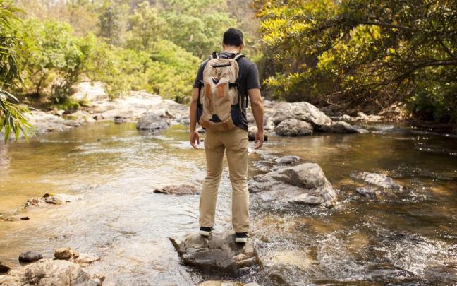 Un hombre durante una hidrocaminata.