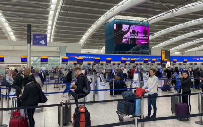 El aeropuerto de Londres-Heathrow en una imagen de archivo. El aeropuerto de Londres-Heathrow en una imagen de archivo.