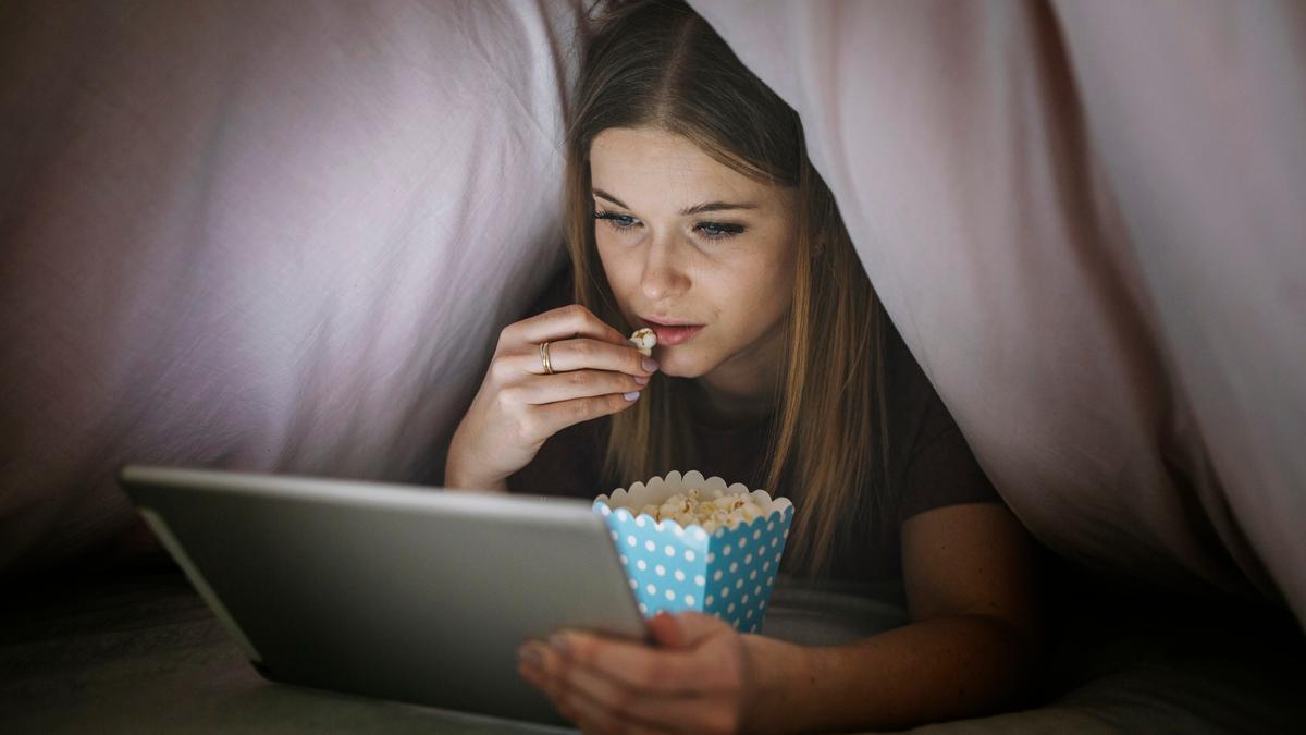 Los maratones de series, o 'binge-watching' pueden perjudicar la retención de la historia que estamos viendo y, a la larga, dar problemas de plasticidad cerebral.