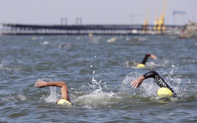 Imagen de archivo de una competición de triatlón.