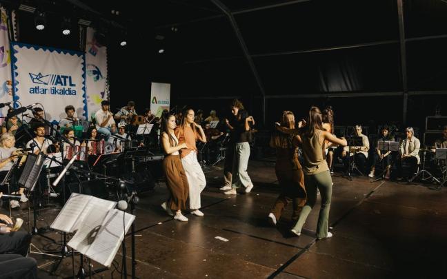 Alumnas de Herri Arte Eskola, en el Atlantikaldia