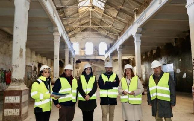 Varios representantes políticos han visitado esta mañana las obras del edificio de la antigua Aduana.