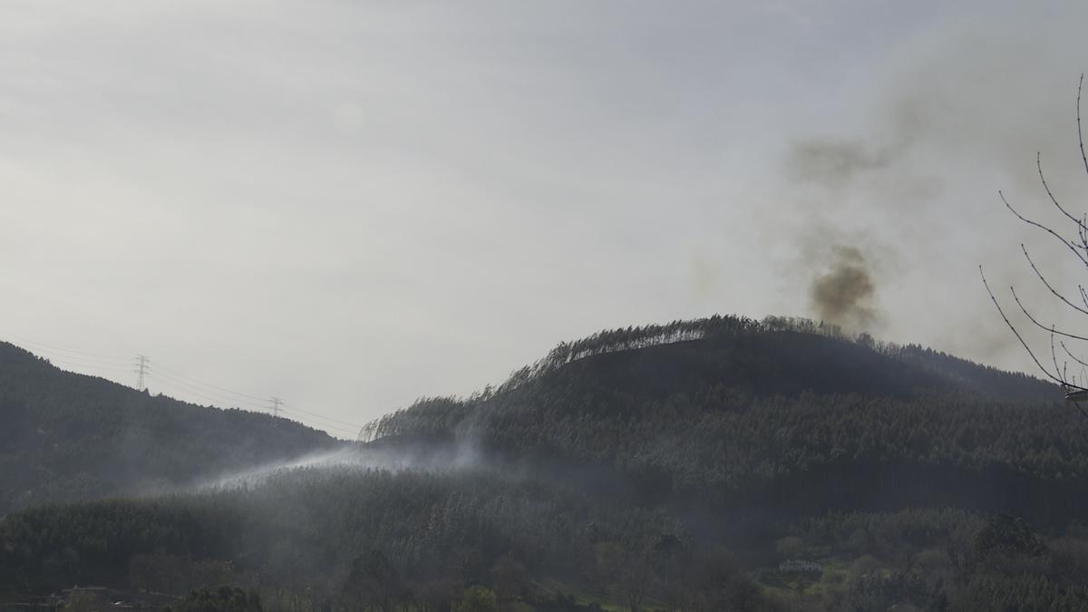 Imagen de archivo de un incendio en Euskadi.