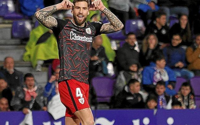 Iñigo Martínez celebra su gol de falta frente al Valladolid. Iñigo Martínez celebra su gol de falta frente al Valladolid.