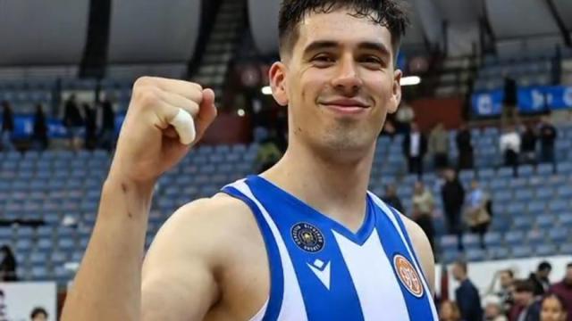 Ansorregi abandona el txuriurdin de Askatuak por el negro de Bilbao Basket. / N.G.
