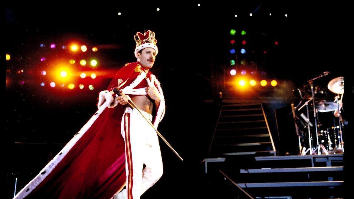 Freddie Mercury durante una actuación.