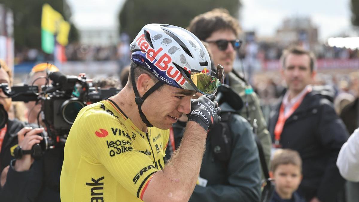 Van Aert, muy emocionado tras la victoria.