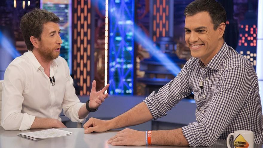 Pedro Sánchez y Pablo Motos, en una entrevista tensa en 'El Hormiguero'