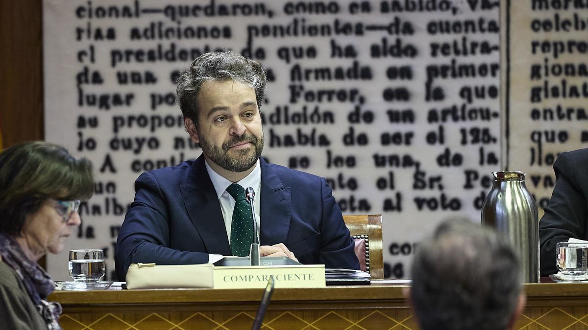 El secretario de Política Municipal y adjunto a la Secretaría de Organización del PSOE, Juanfran Serrano, en la comisión de investigación del Senado sobre el 'caso Koldo'.