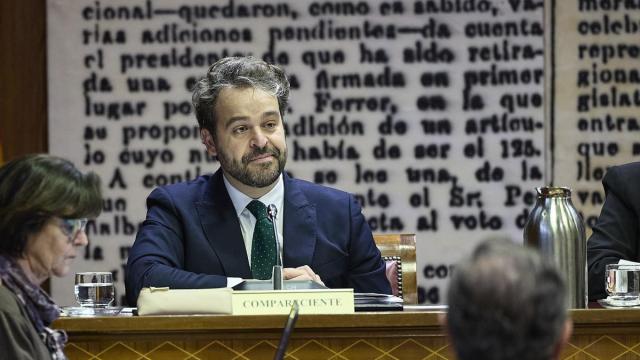 El secretario de Política Municipal y adjunto a la Secretaría de Organización del PSOE, Juanfran Serrano, en la comisión de investigación del Senado sobre el 'caso Koldo'.