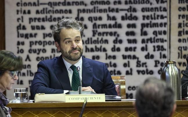 El secretario de Política Municipal y adjunto a la Secretaría de Organización del PSOE, Juanfran Serrano, en la comisión de investigación del Senado sobre el 'caso Koldo'.