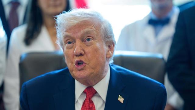 Trump dice que EEUU tendrá soberanía sobre el suelo de sus bases militares en Groenlandia